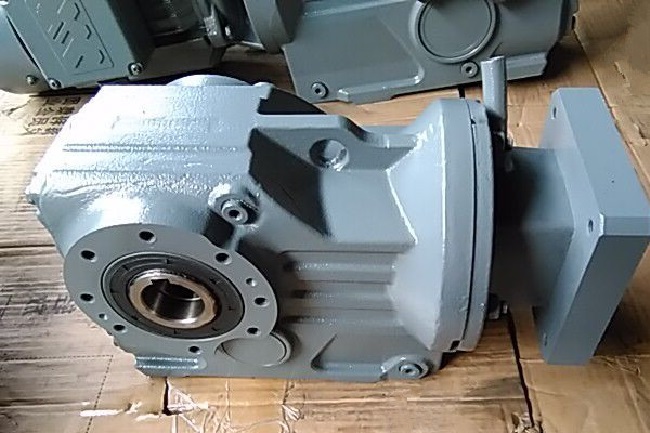250W伺服電機(jī)減速機(jī)，帶動2.5T噸伺服電機(jī)減速機(jī)